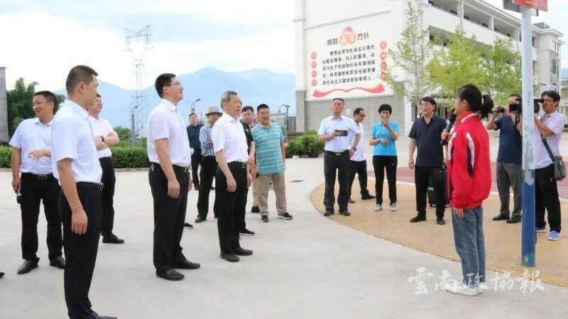省政协调研组在昭通调研时指出推动公共服务向最基层延伸