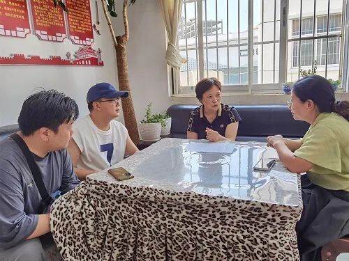 申琼深入挂联社区检查创文创卫工作