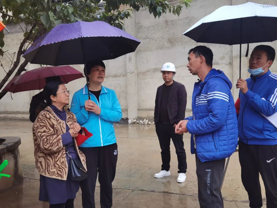 申琼到挂联社区抽查创文创卫工作