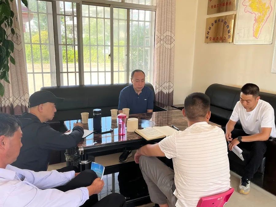 郝流勇深入走访乡村振兴结对帮扶社区