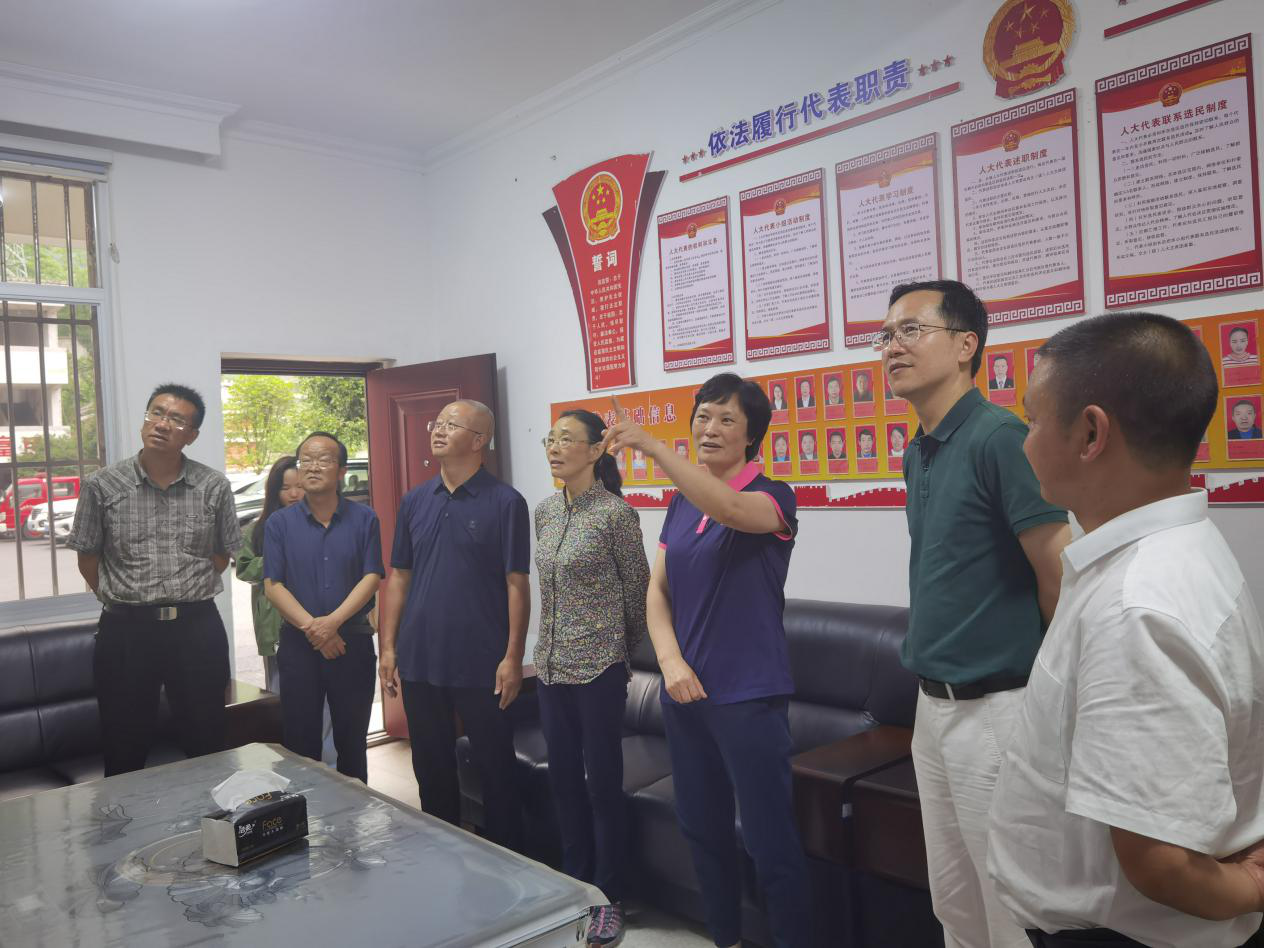 申琼一行到大关县督导“开展院坝协商·建设文明村寨（社区）”工作