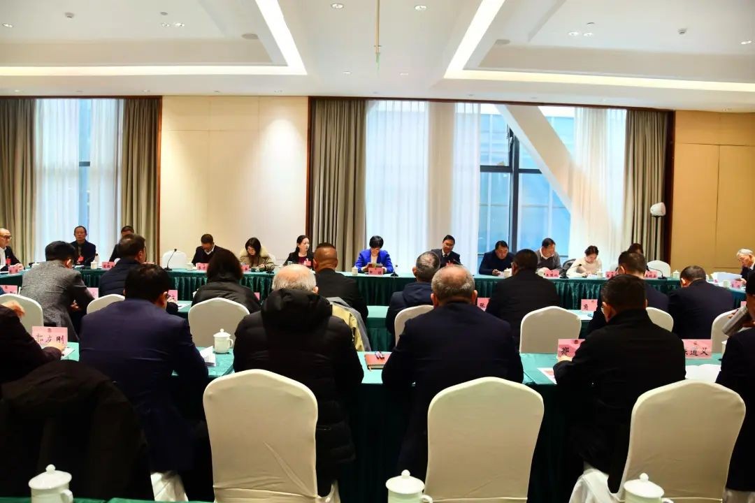 政协昭通市第五届委员会第三次会议举行分组讨论