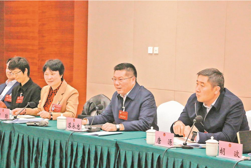 昭通市政协五届三次会议举行界别联组协商会 共商共议昭通高质量跨越式发展大计 苏永忠到会听取意见建议并讲话 9位委员发言