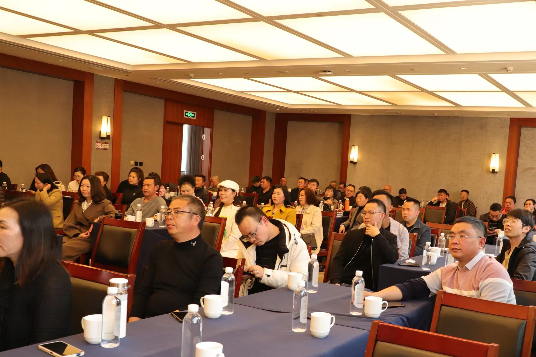 昭阳区政协组织政协委员参加昭通市产、供、销企业家沙龙（1）期活动