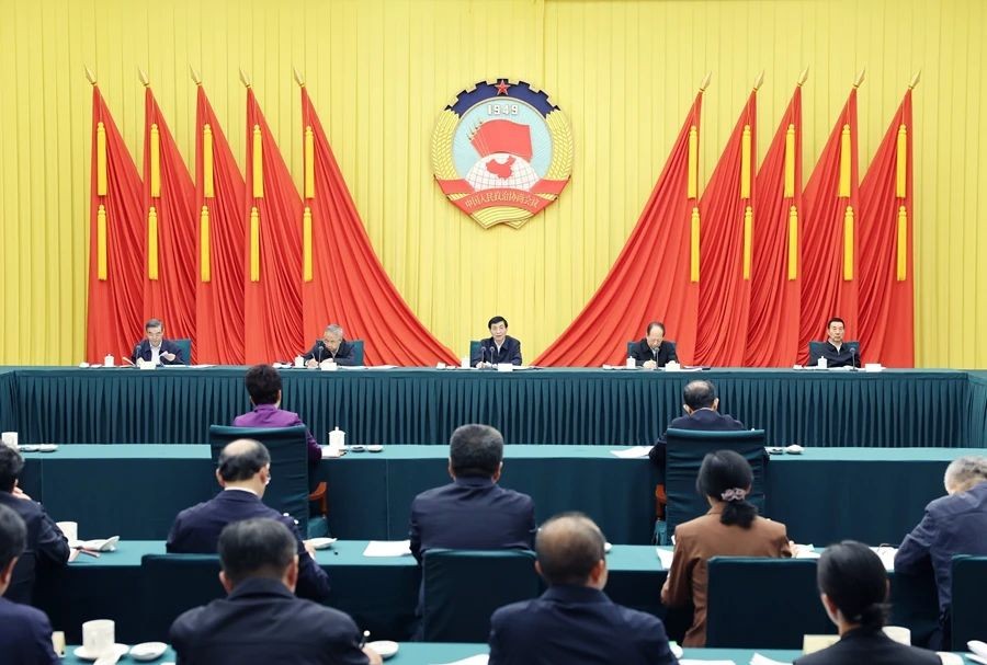 王沪宁主持召开全国政协主席会议