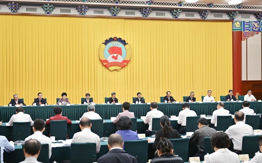 全国政协召开“完善和创新社会治理”专题协商会 王沪宁出席并讲话