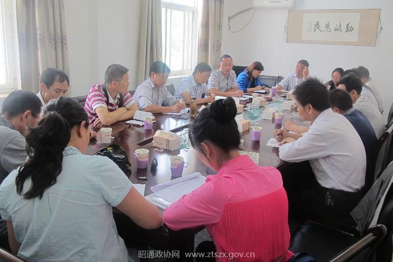 务基镇移民后扶座谈会现场.jpg 务基镇移民后扶座谈会现场.jpg
