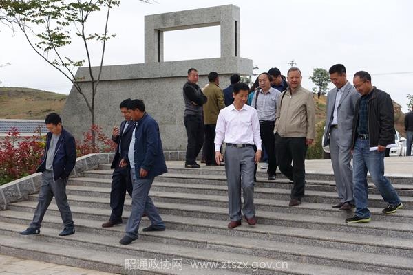 宁夏中卫考察组一行在张永前常务副主席陪同下到小龙洞乡考察2.JPG