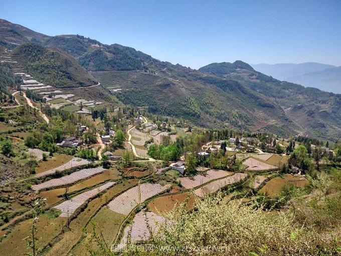 C:UsersAdministrator.PC-20160920WOEQDesktop网站发布2017001 梭山大峡谷奇观梭山大峡谷风光图片宁静的村庄 - 副本.jpg