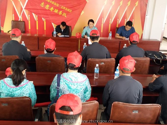 C:UsersAdministrator.PC-20160920WOEQDesktop市政协机关党支部深入鲁甸县梭山镇挖水、埂底两村开展“两联系一共建”活动4  机关第一支部与埂底村“两委”座谈.jpg