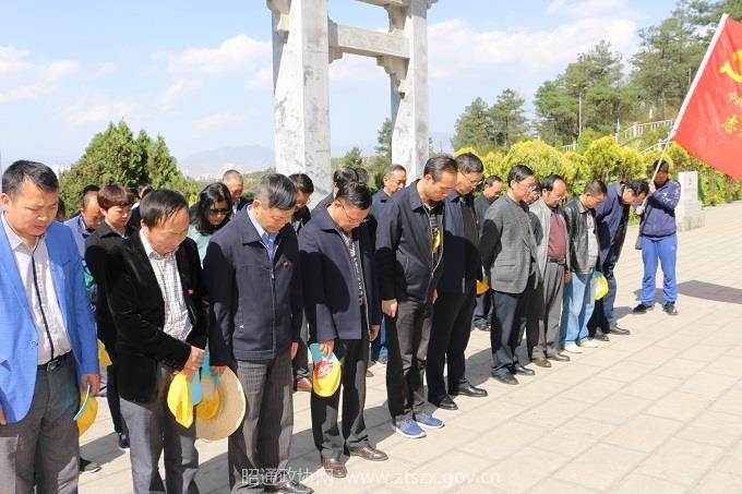 E:网站发布2018年2018.4.8 清明节扫墓活动2.JPG