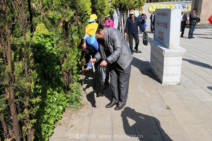 E:网站发布2018年2018.4.8 清明节扫墓活动5.JPG