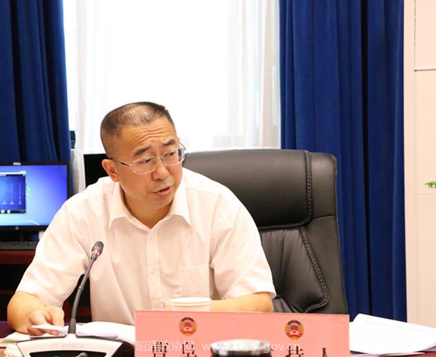 3  市政协办公室党组书记曹阜忠主持会议并作总结讲话.jpg